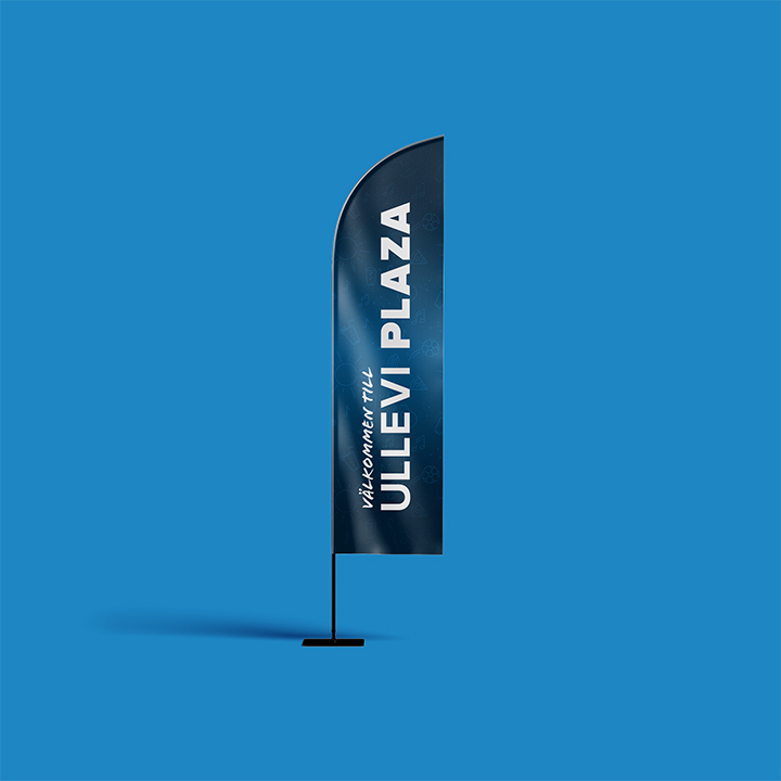 Mockup of a beachflag in blue and white with Ullevi Plaza's logo on it.