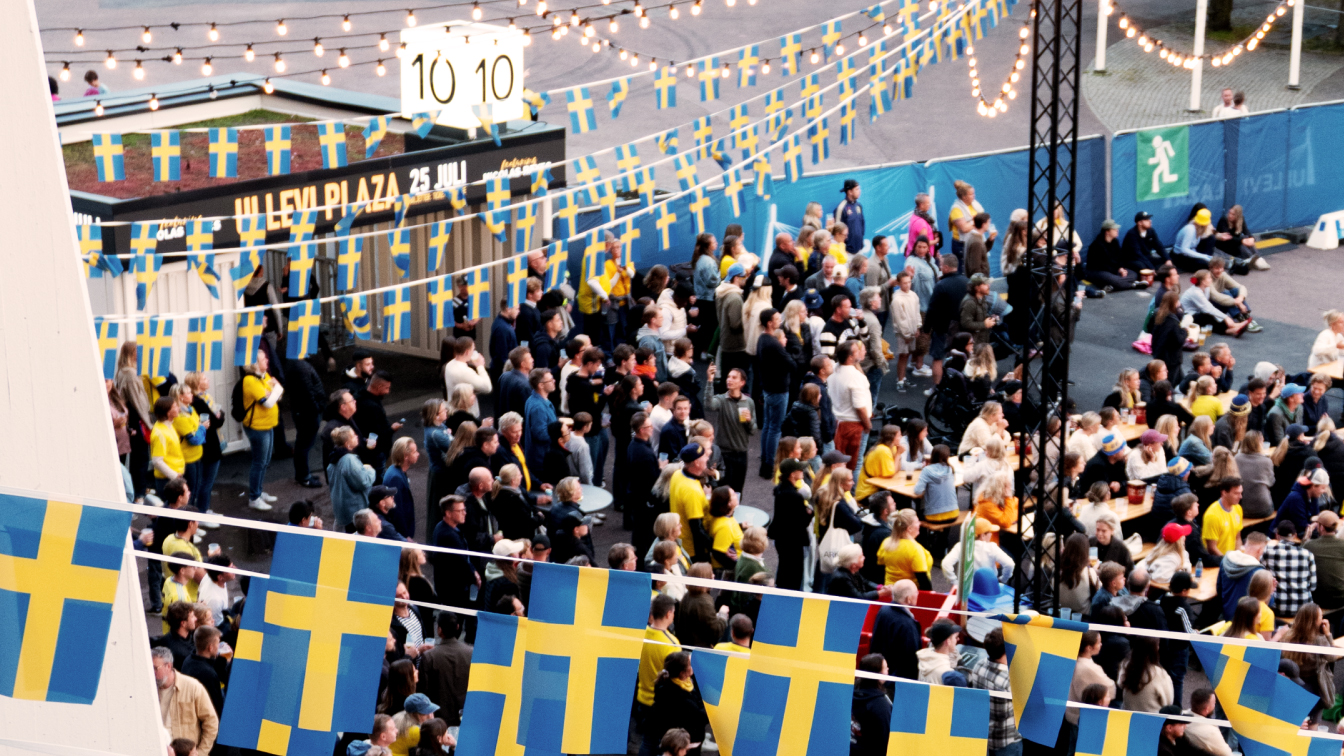 The event space Ullevi Plaza, filled with people, during a public viewing of the UFEA Womens Championship 2025.