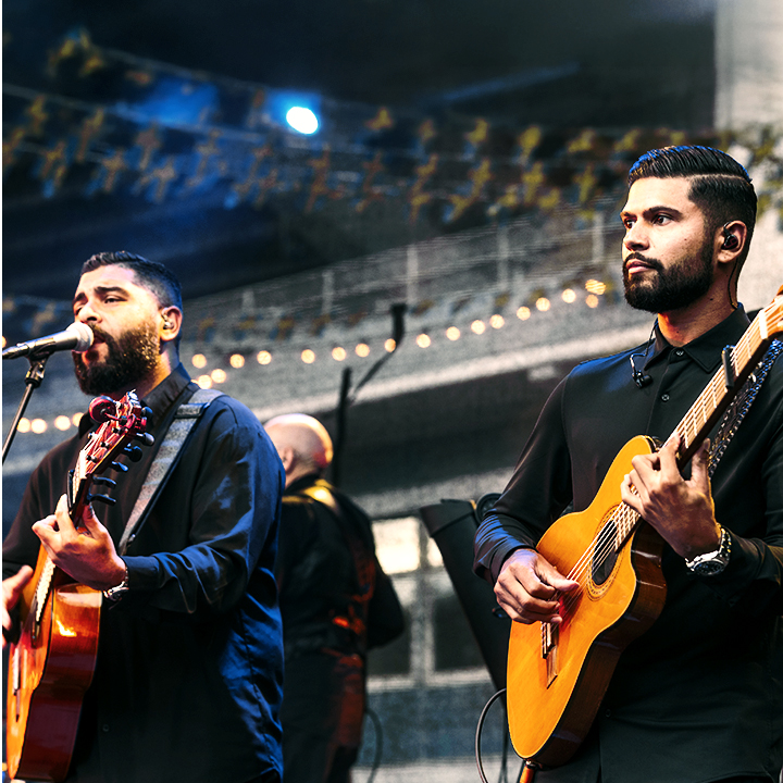 Two men with dark hair and beards in black clothes on Ullevi Plazas stage playing acoustic guitars and singing.